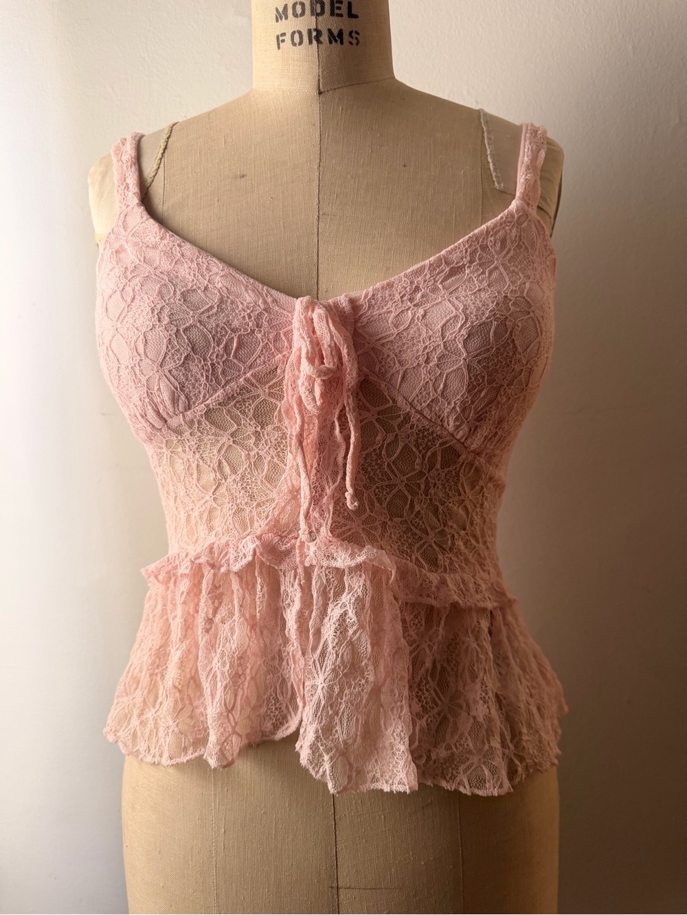 HOLLISTER RUFFLE LACE CAMI *NWT - Picture 2 of 9